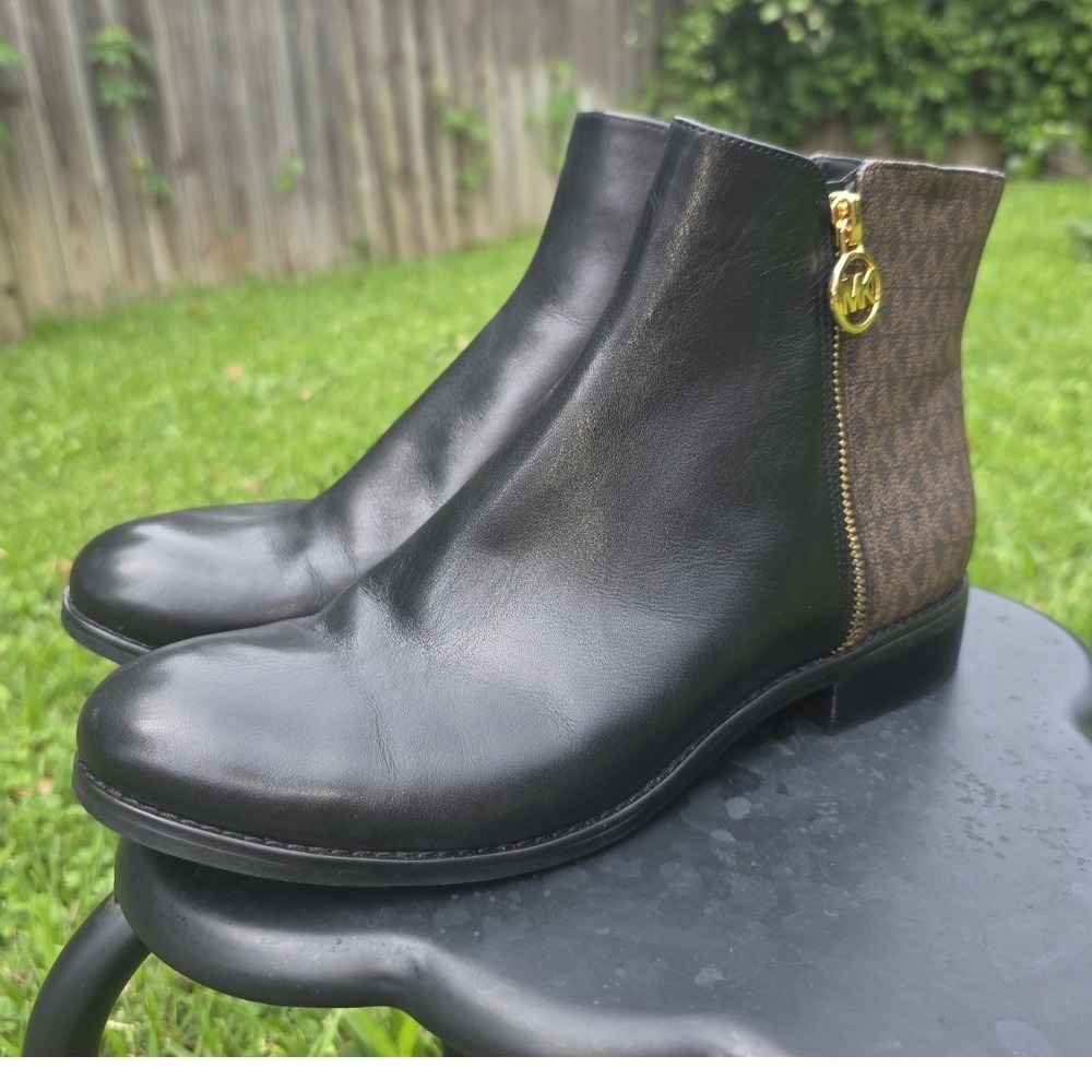 Michael Kors Black Leather Monogram Ankle Boots Gold Logo Zip Size 10M SG19F